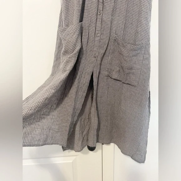 Eileen Fisher Pucker Check Organic Linen Button-Up
Tunic in Moon Grey - Picture 4 of 7
